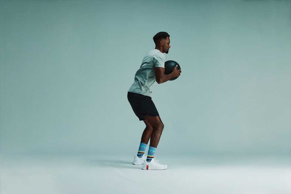 /content/dam/images/golfdigest/fullset/fitness-2024/Roberts med-ball rotational jumps 3.jpg